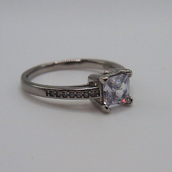 Stunning Princess Cut 1.00ctw Diamond Bridal Ring 925 Sterling Silver - Picture 7 of 9
